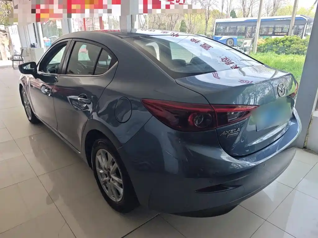 Mazda 3 Axela 2018 — фото 23