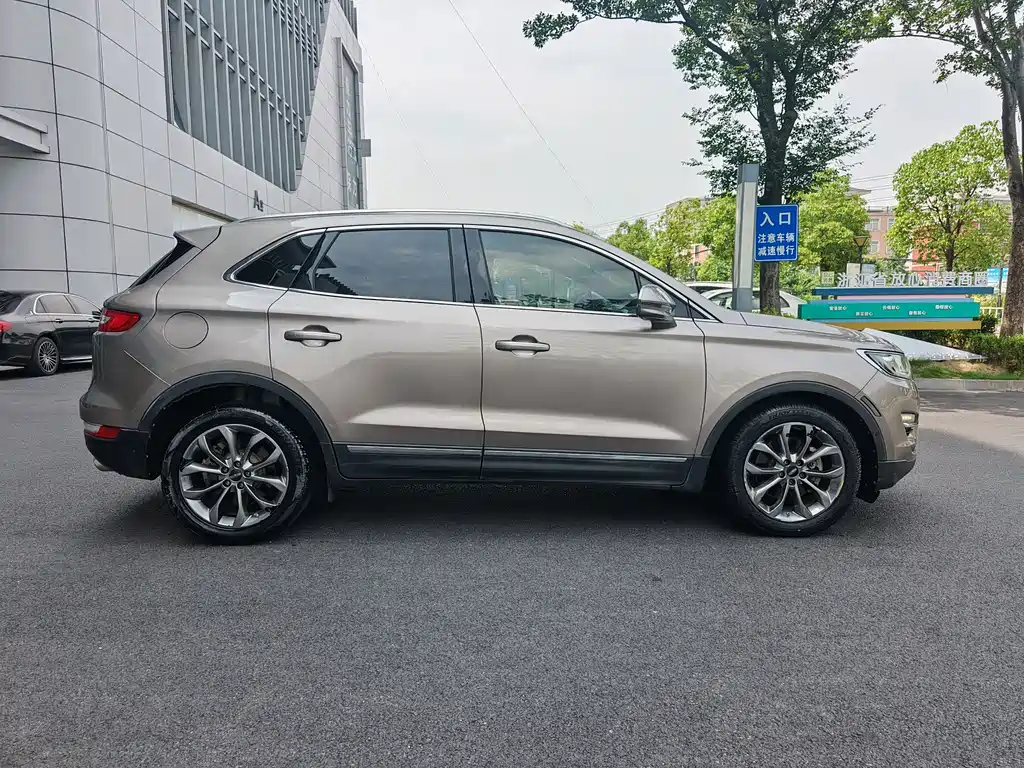 Lincoln MKC 2018 — фото 4
