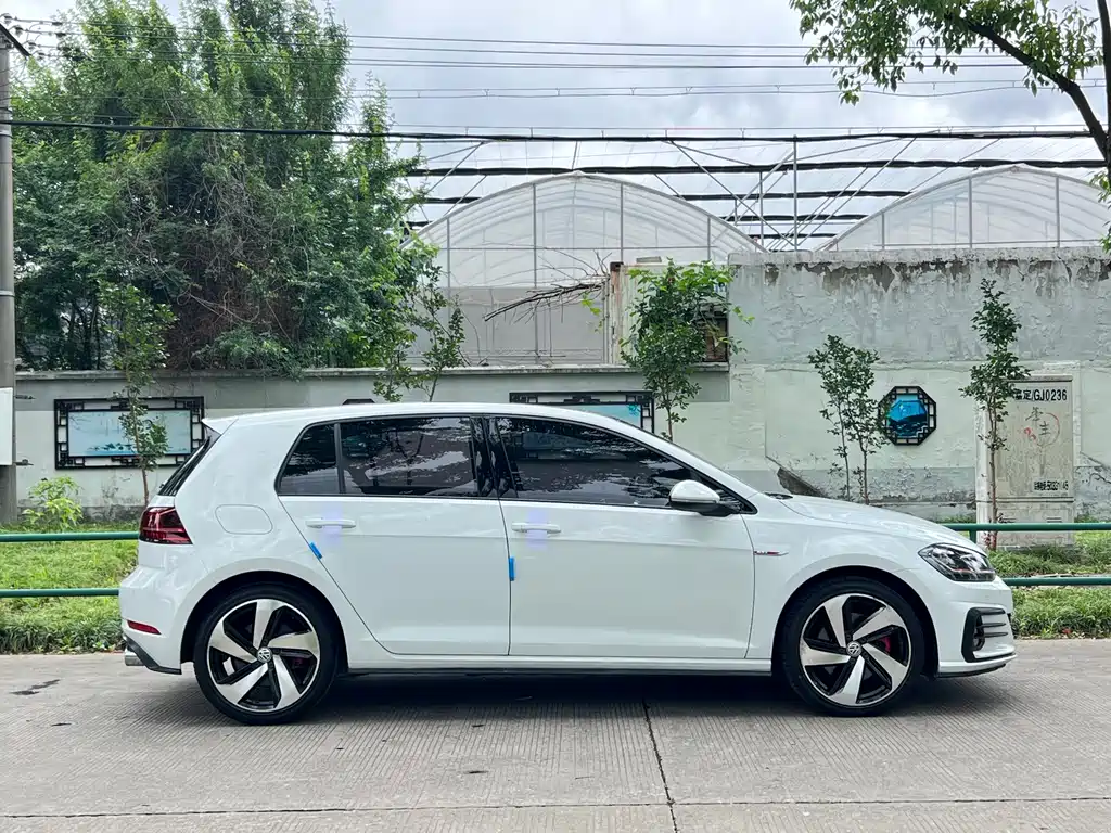 Volkswagen Golf GTI 2018 — фото 8