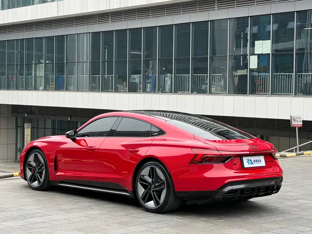 Audi RS e-tron GT 2024 — фото 7