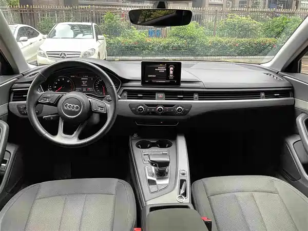 Audi A4L 2019