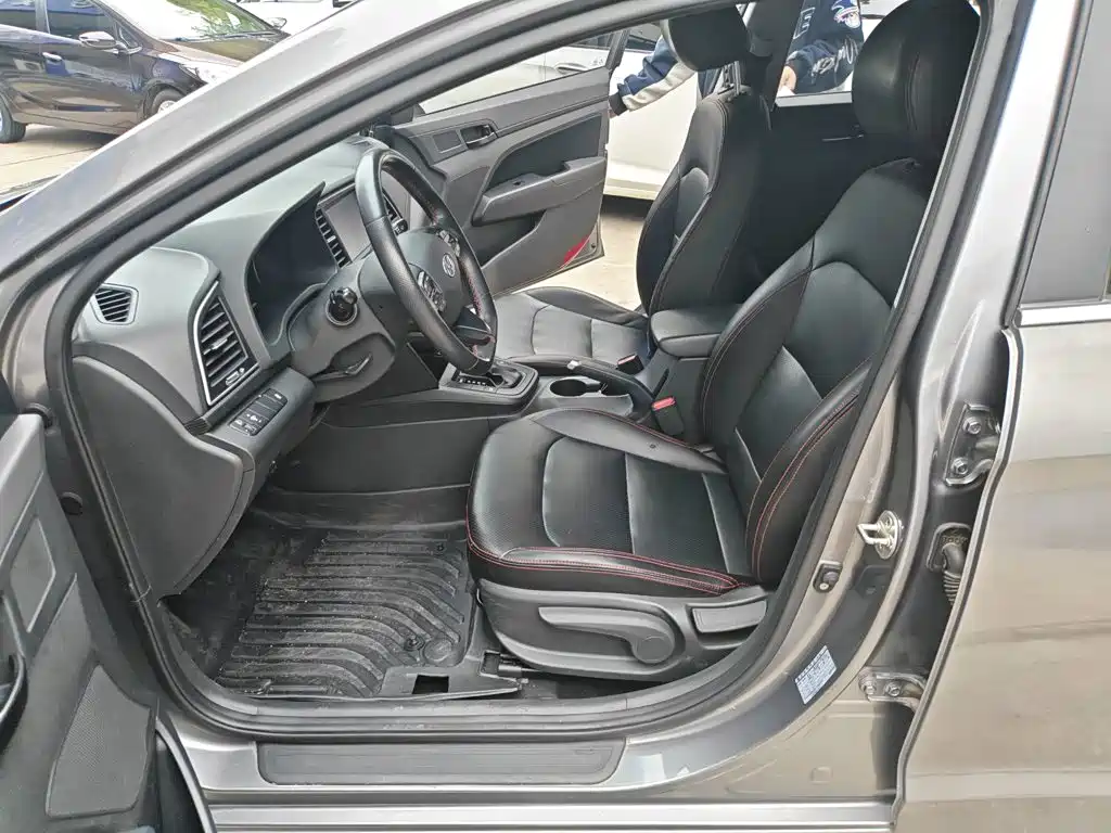 Hyundai Elantra 2018 — фото 11