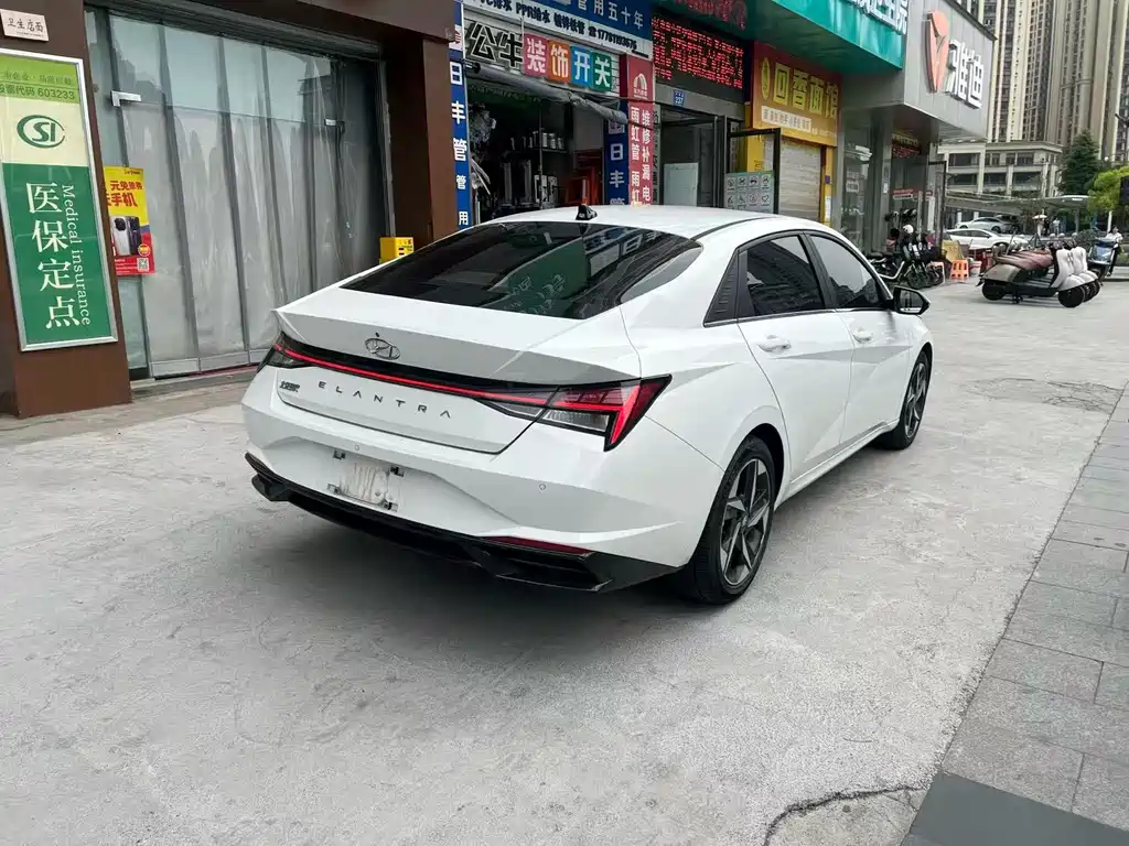 Hyundai Elantra 2022 — фото 10