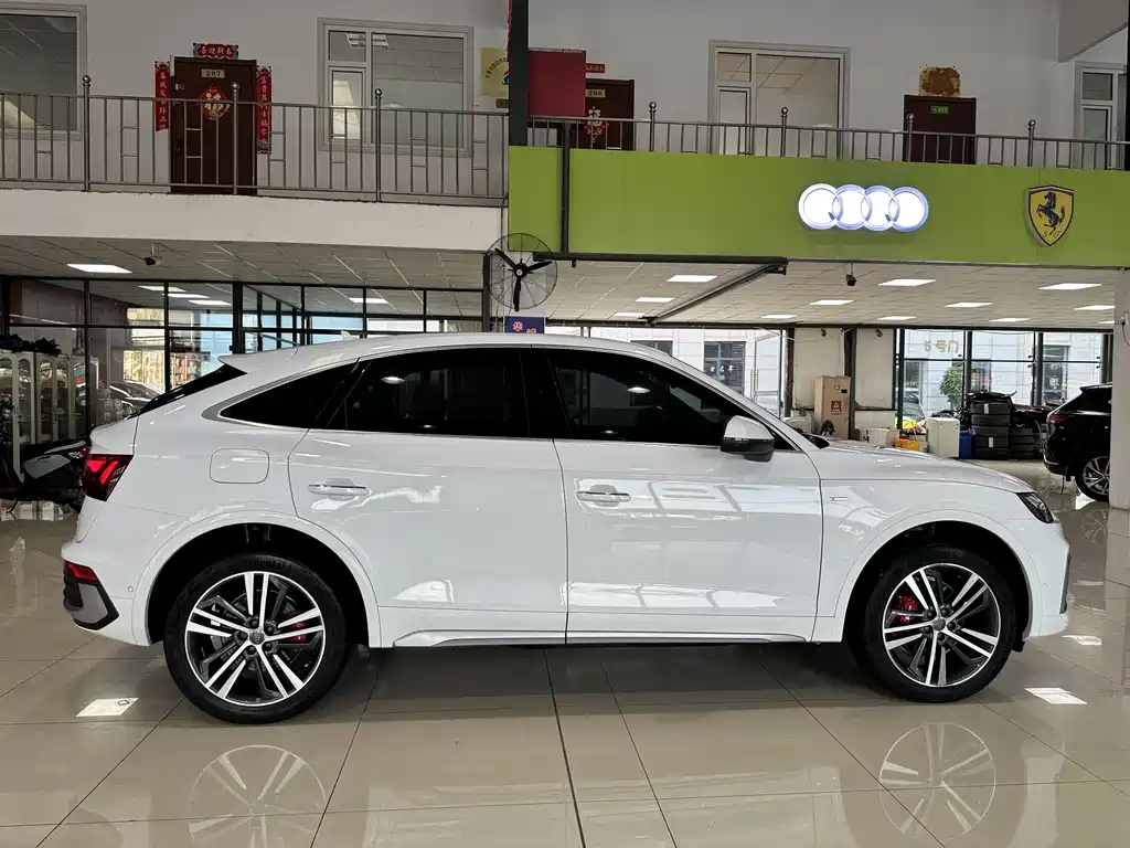 Audi Q5L Sportback 2022 — фото 16