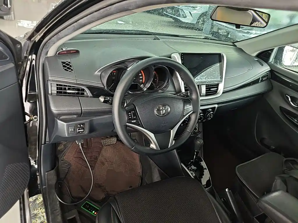 Toyota Yaris L 2021 — фото 11