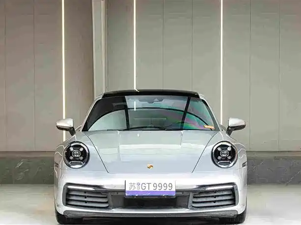 Porsche 911 2021 — фото 11