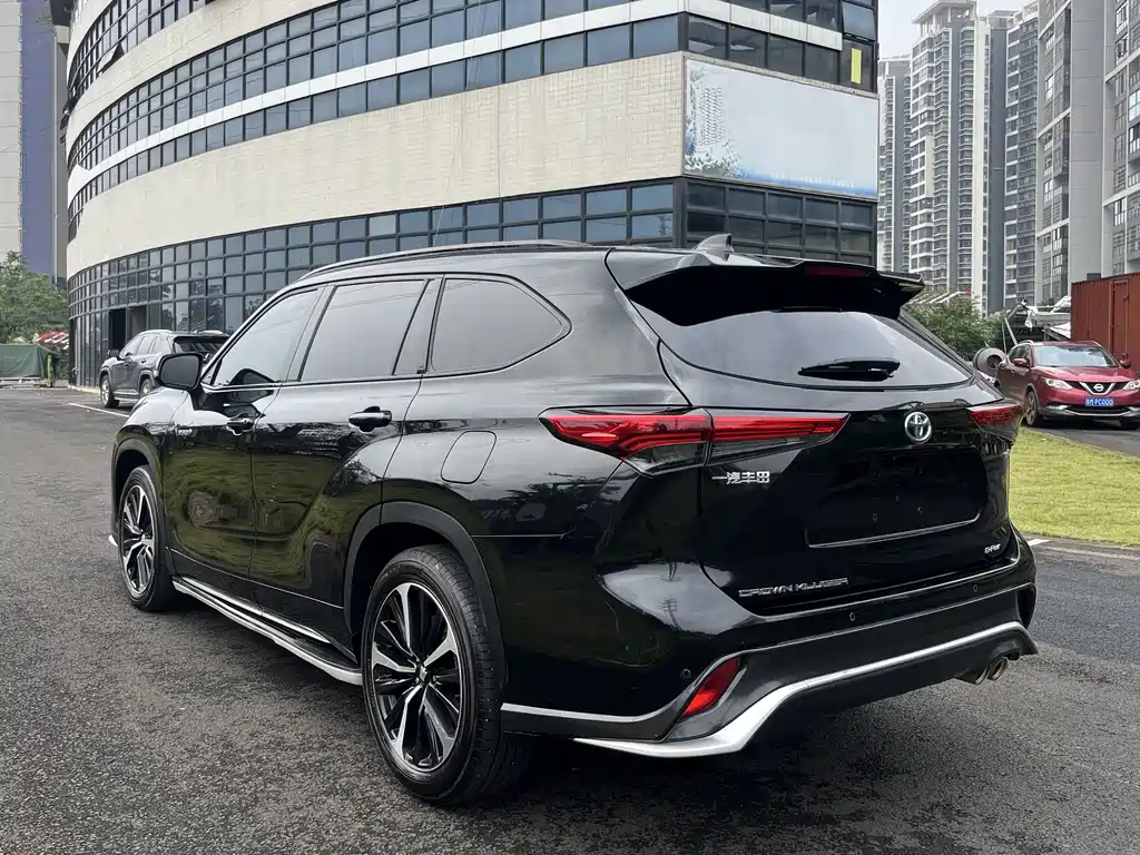 Toyota Crown Kluger 2022 — фото 10