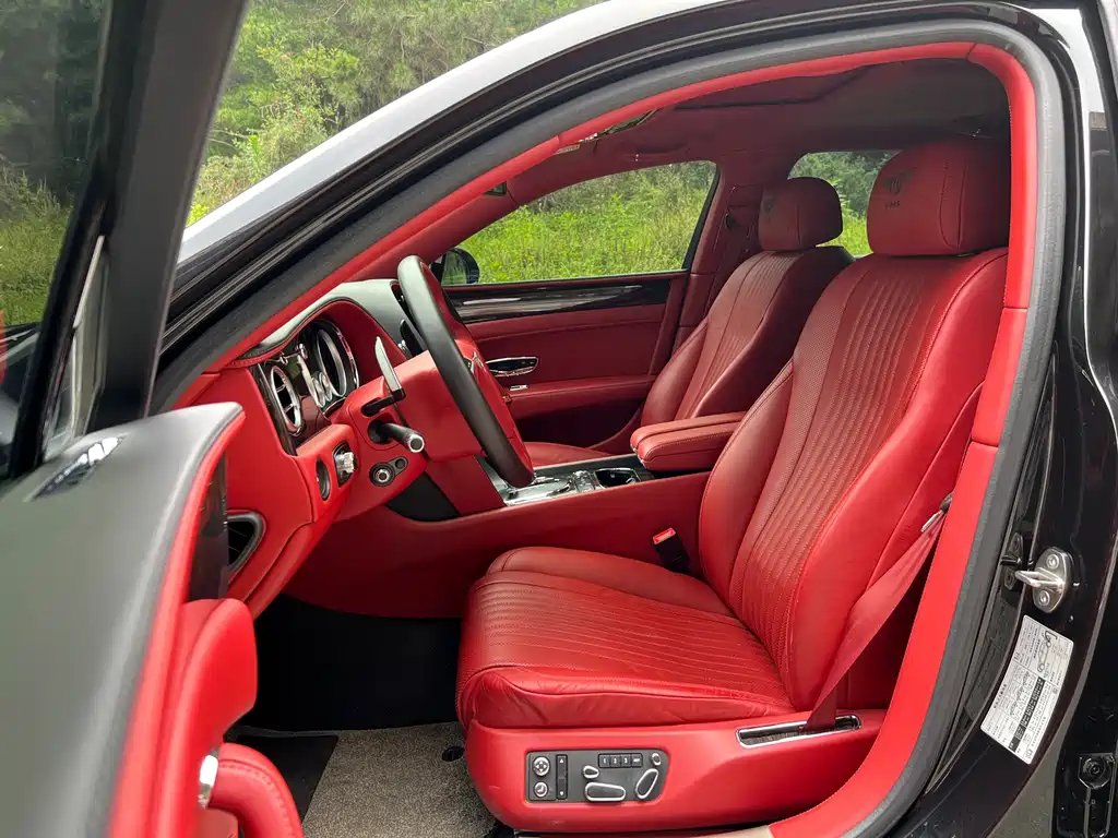 Bentley Flying Spur 2018 — фото 10