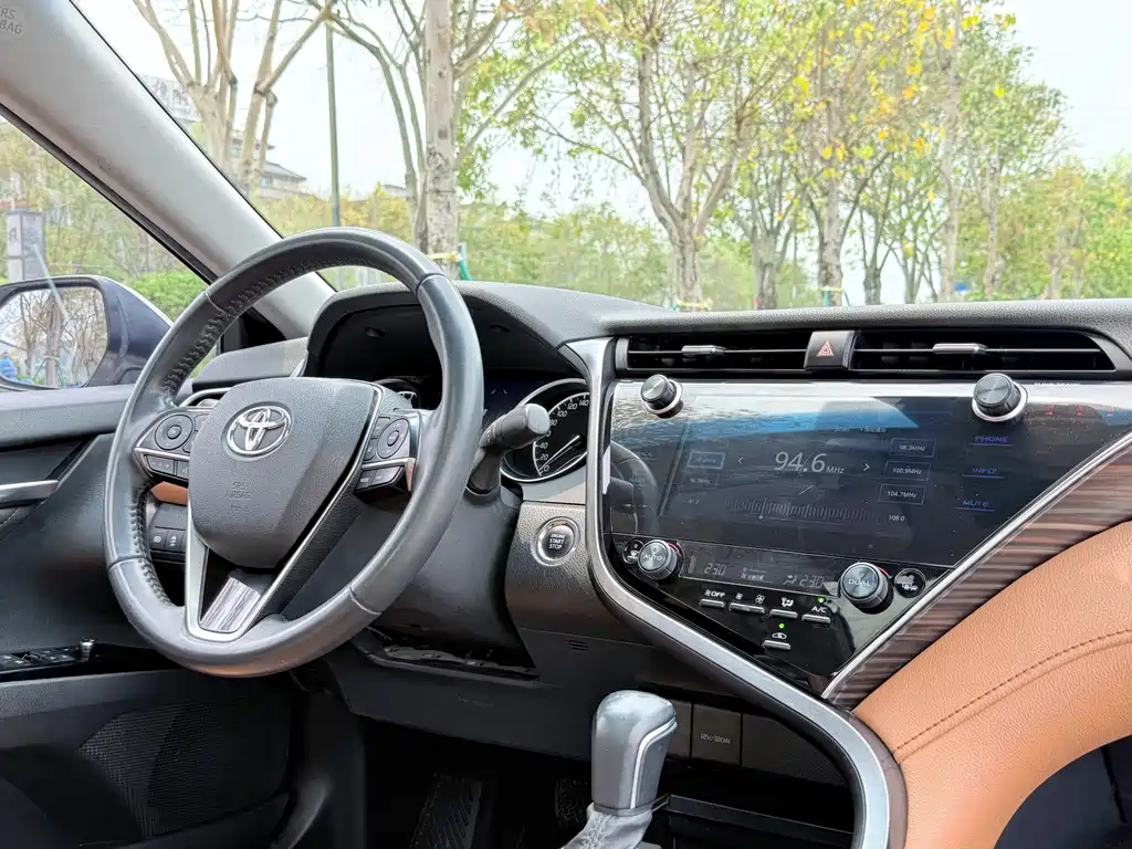 Toyota Camry 2021 — фото 12