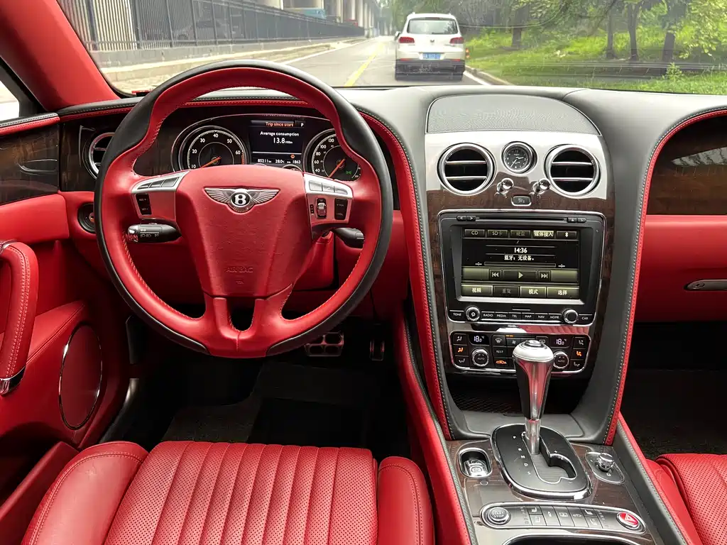 Bentley Flying Spur 2018 — фото 14