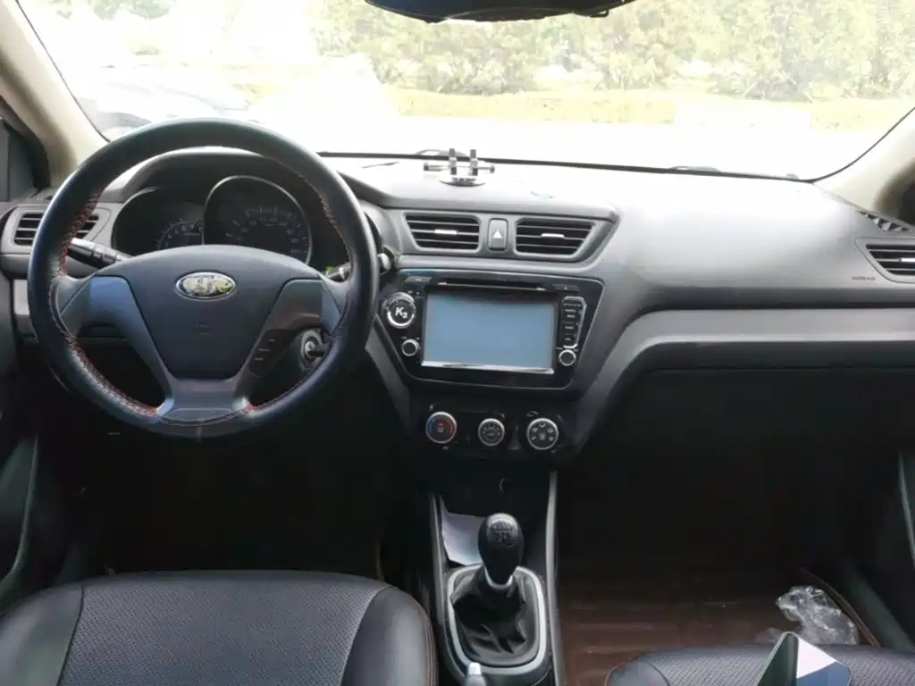 Kia K2 2015 — фото 10