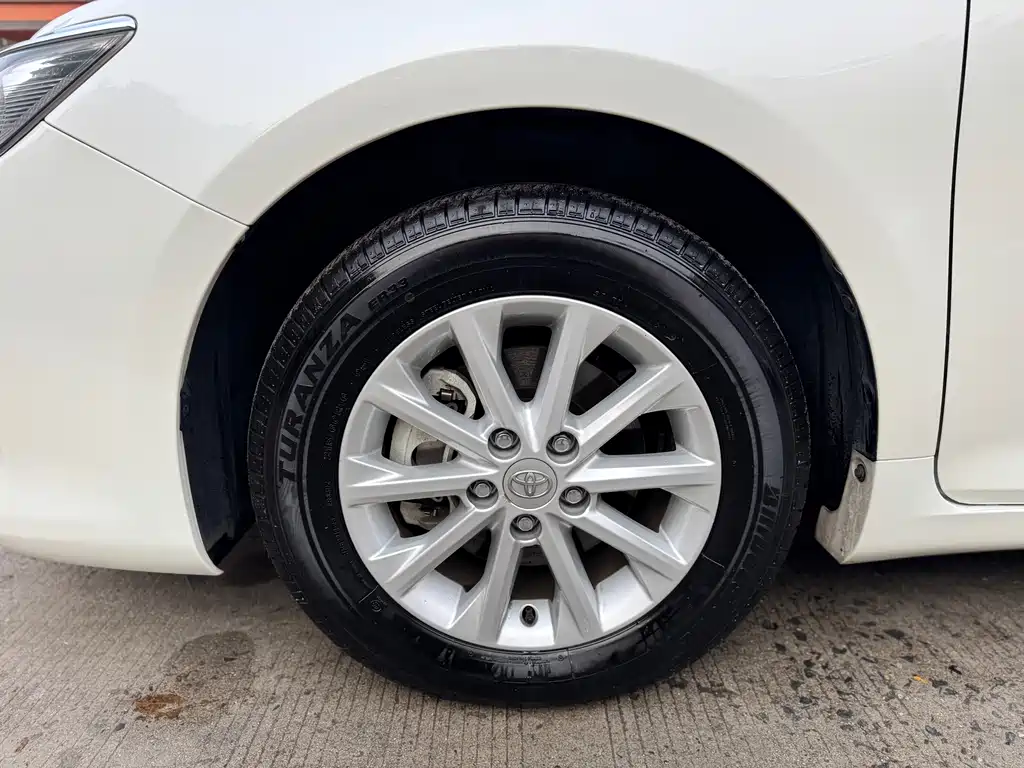 Toyota Camry 2017 — фото 15