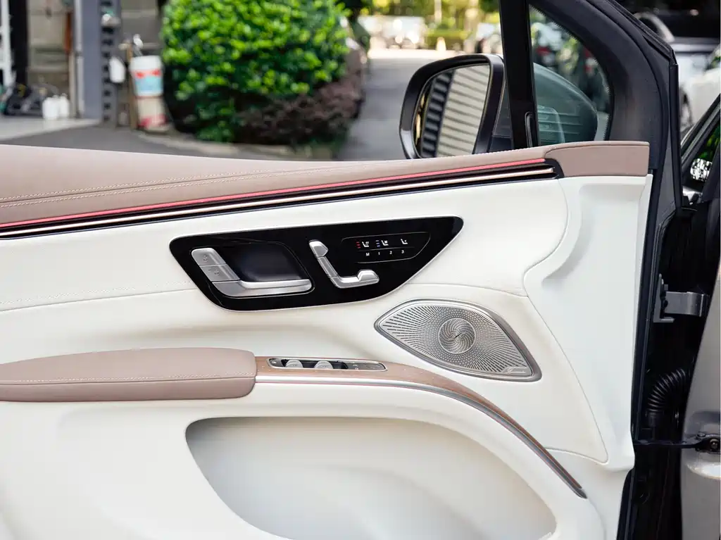 Mercedes-Benz EQS SUV 2023 — фото 16