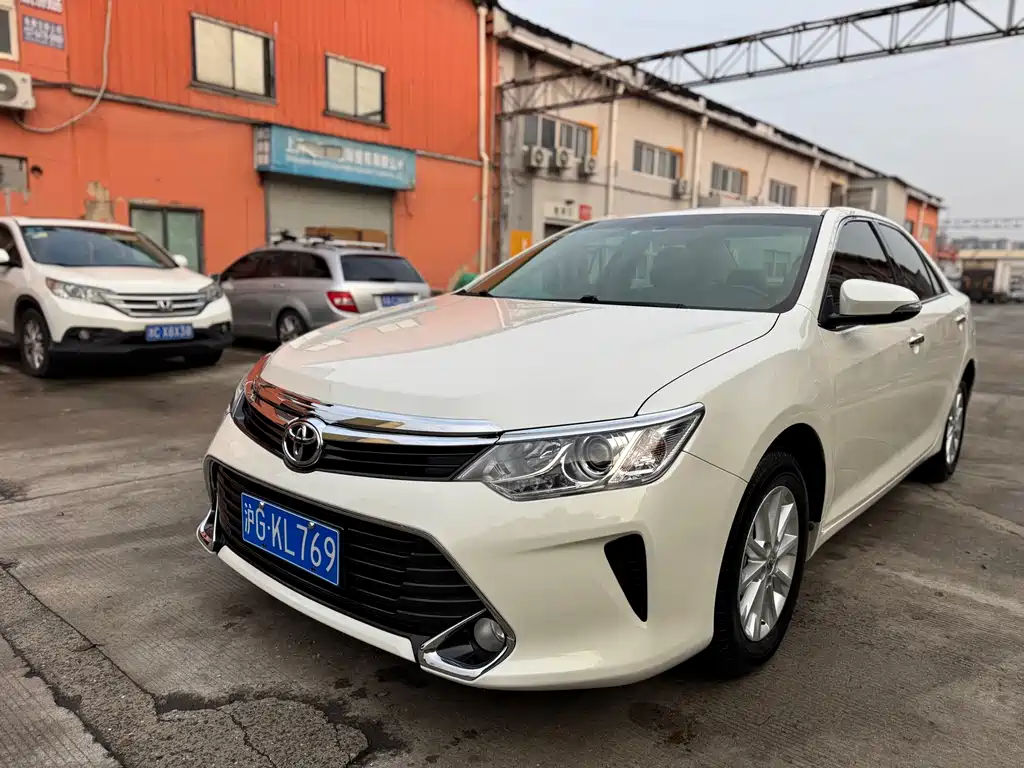 Toyota Camry 2017 — фото 8