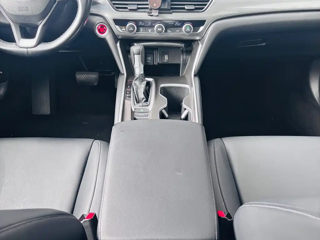Honda Accord 2019 — фото 17