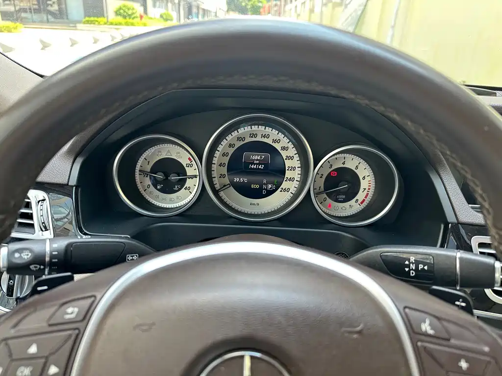 Mercedes-Benz E-Class 2015 — фото 14