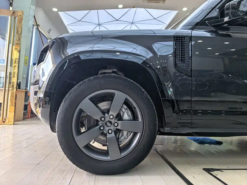 Land Rover Defender 2025 — фото 13