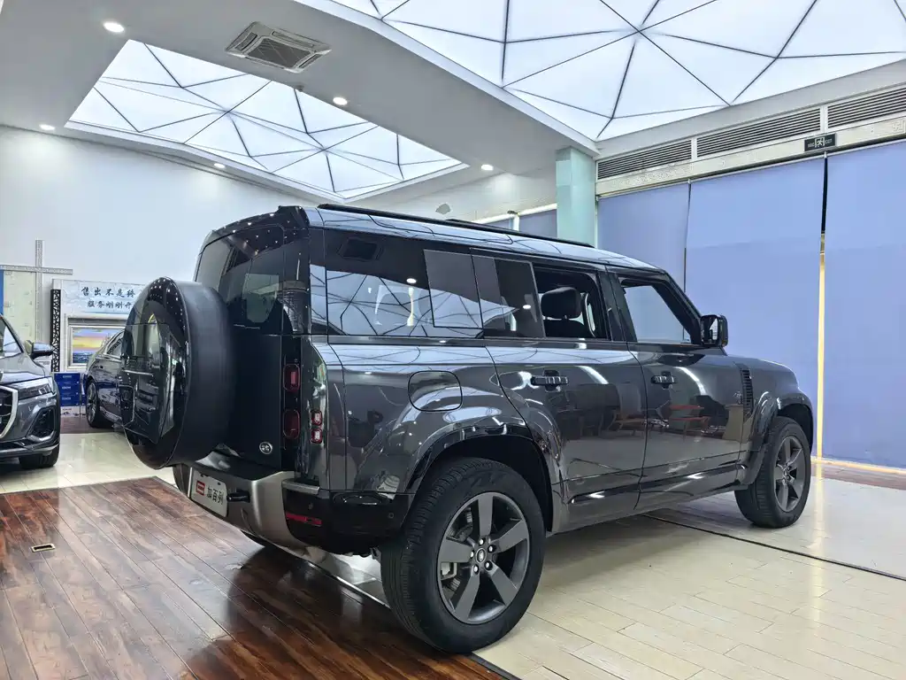 Land Rover Defender 2025 — фото 15