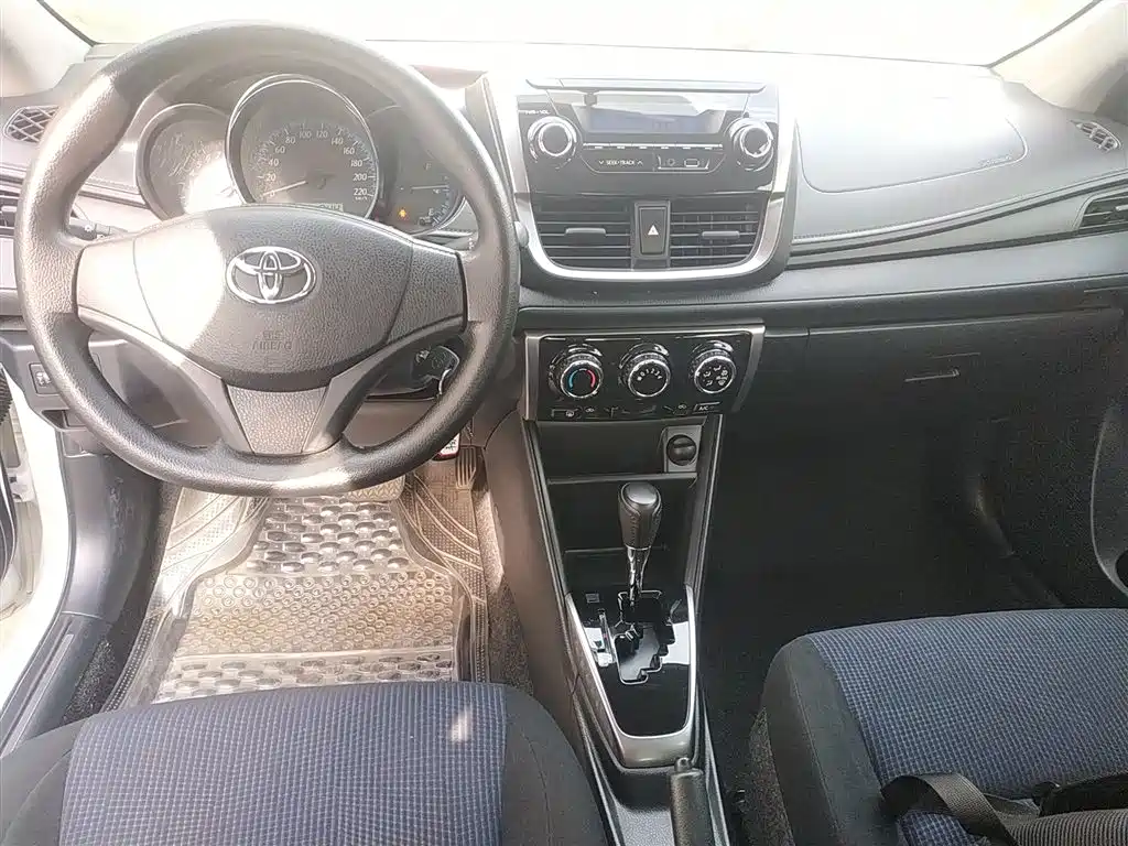 Toyota Yaris L 2018 — фото 10