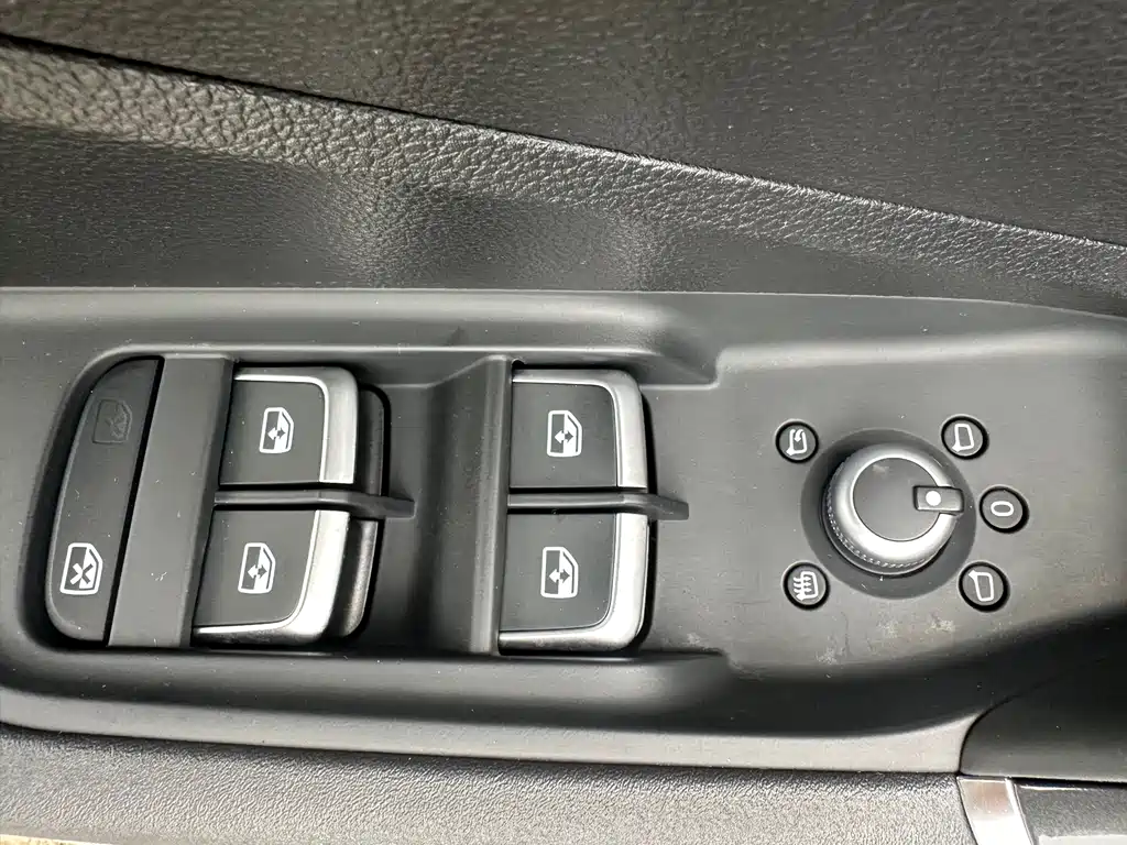 Audi Q2L 2023 — фото 10