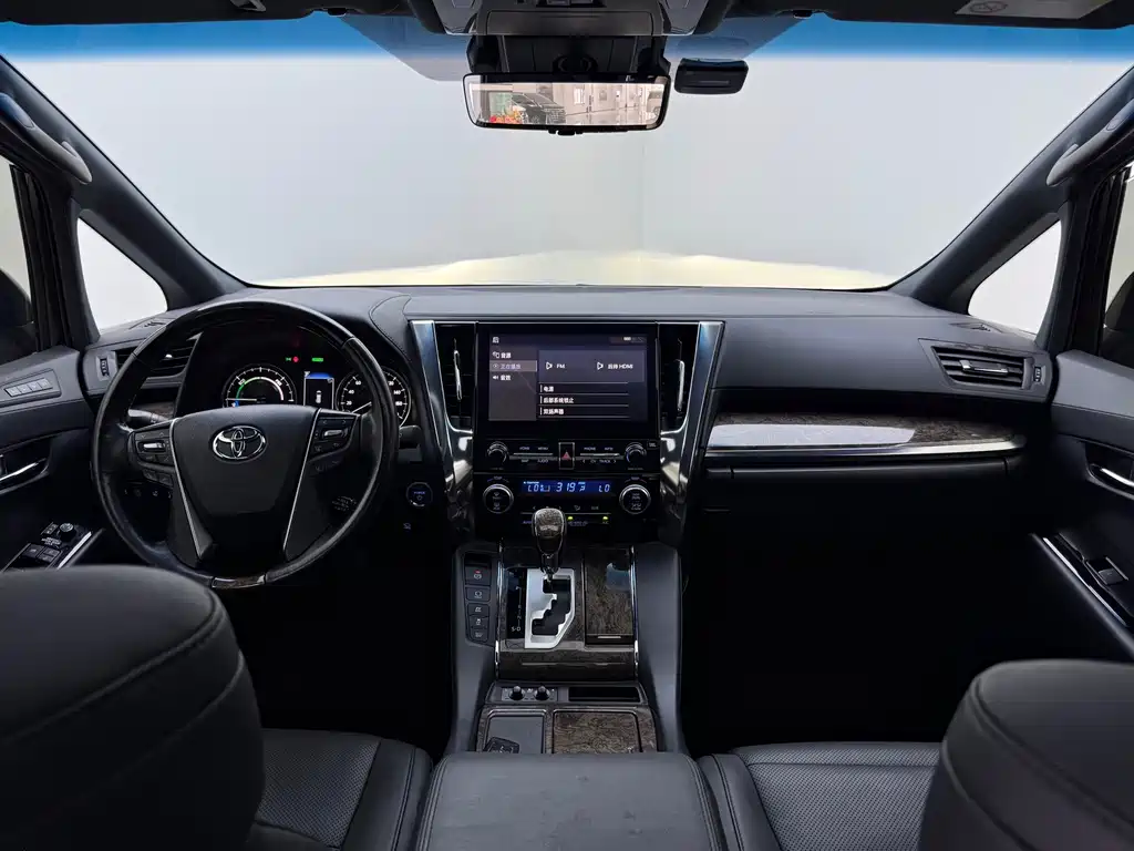 Toyota Alphard 2022 — фото 9