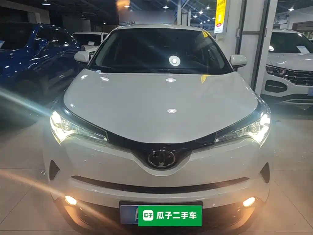 Toyota C-HR 2019 — фото 3