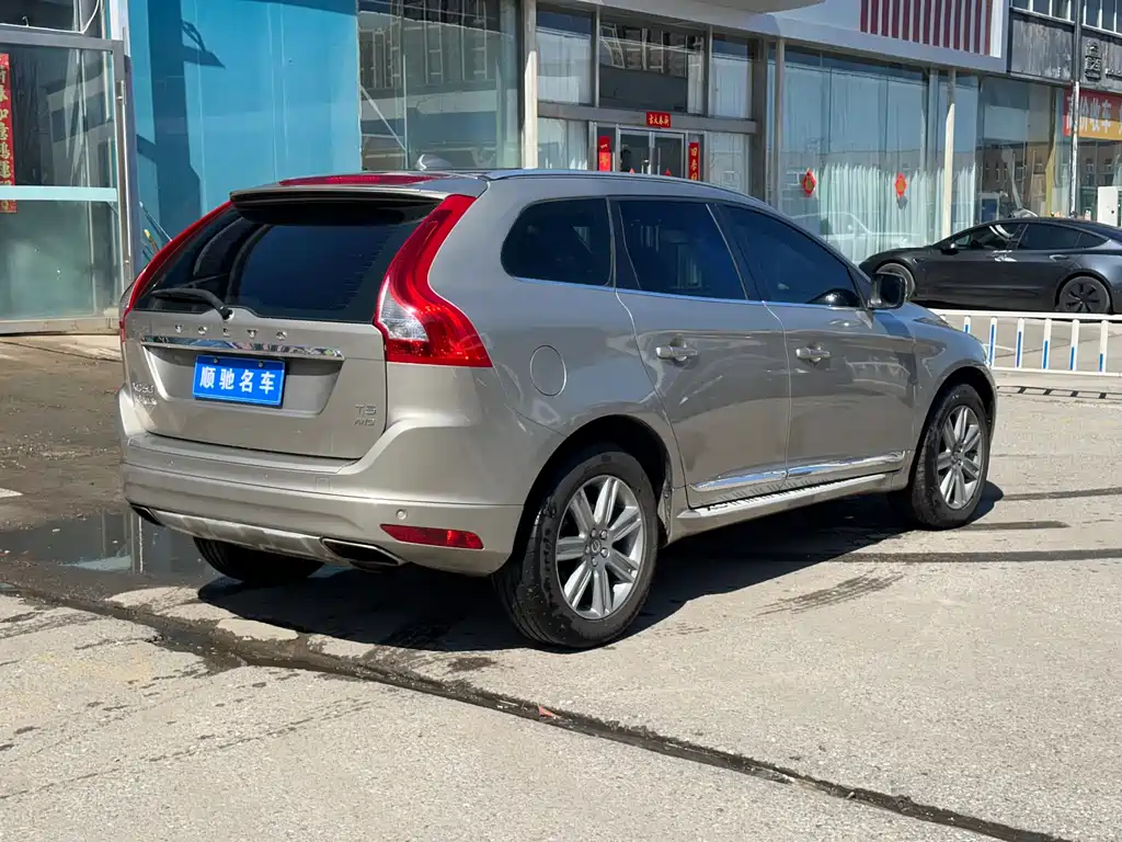 Volvo XC60 2016 — фото 9