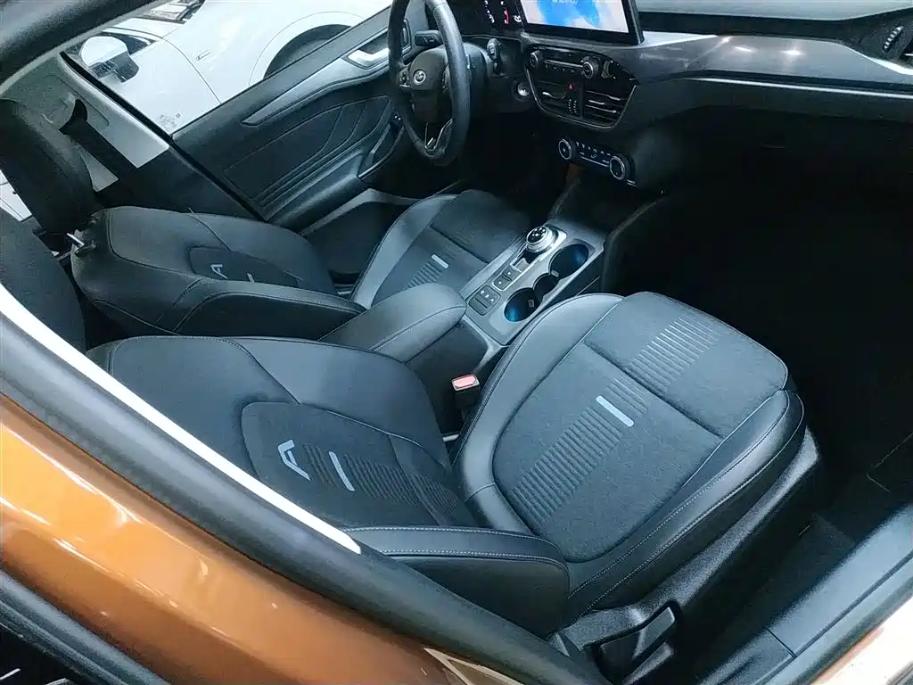 Ford Focus Active 2020 — фото 25
