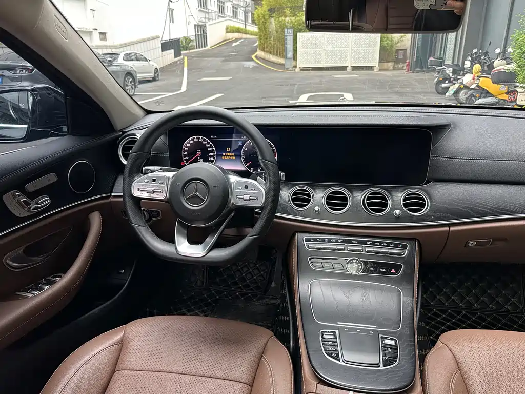 Mercedes-Benz E-Class 2019 — фото 8