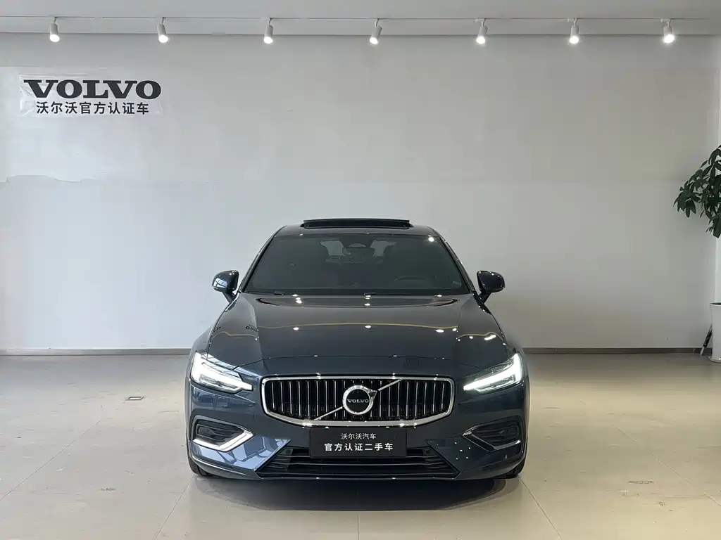 Volvo S60 2024 — фото 2