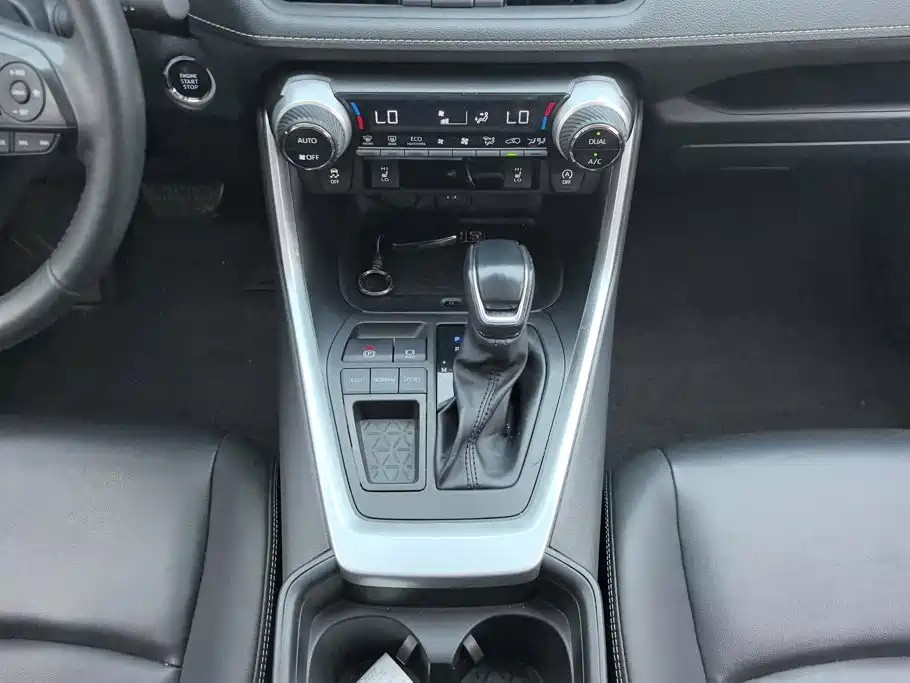 Toyota RAV4 2023 — фото 16