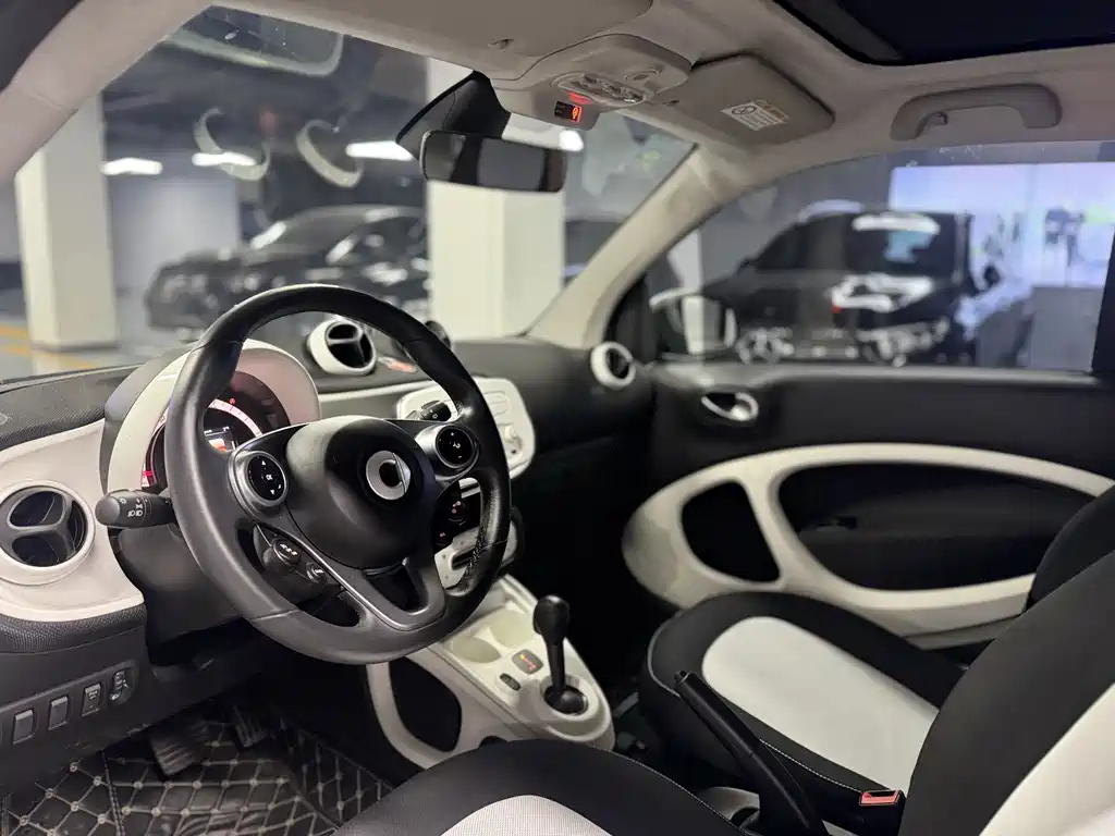 smart Fortwo 2017 — фото 10