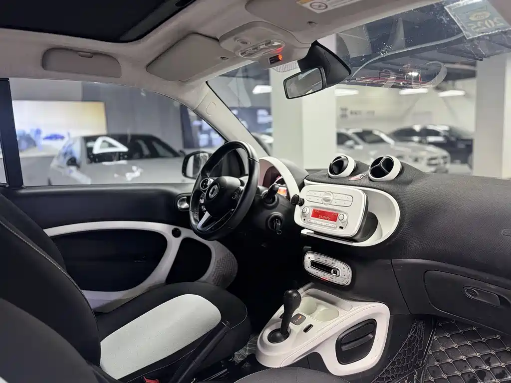 smart Fortwo 2017 — фото 11