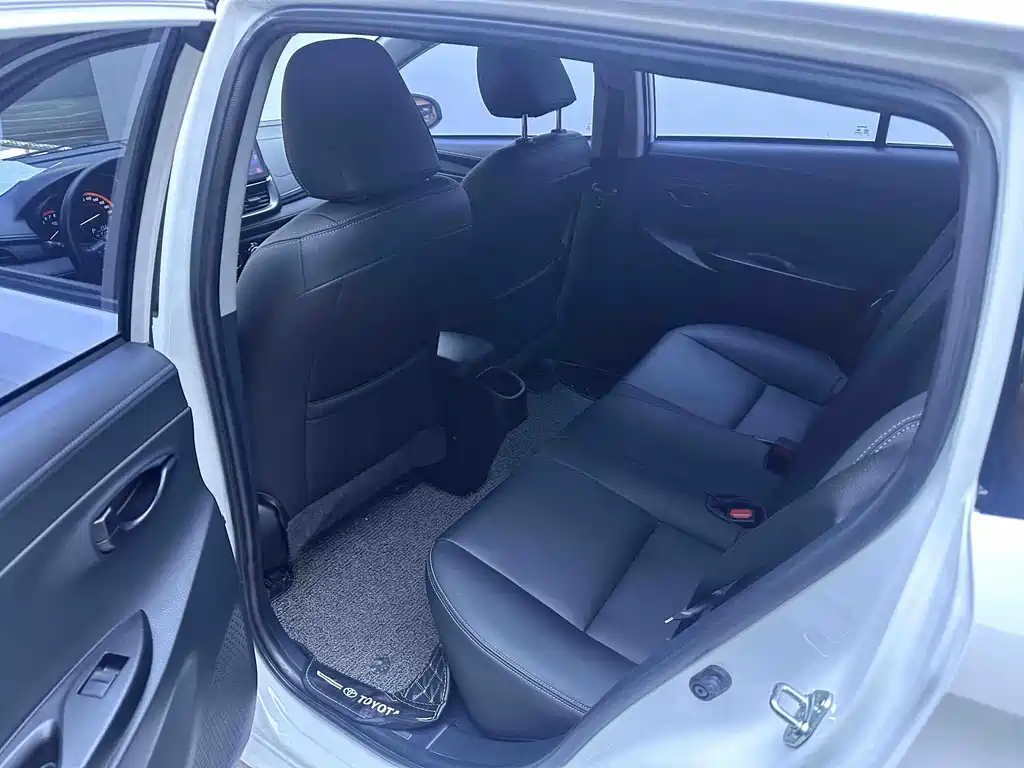Toyota Yaris L 2022 — фото 10