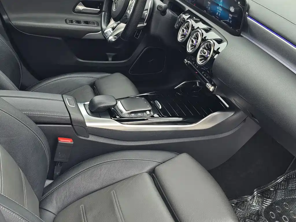 Mercedes-Benz A-Class AMG 2021 — фото 13