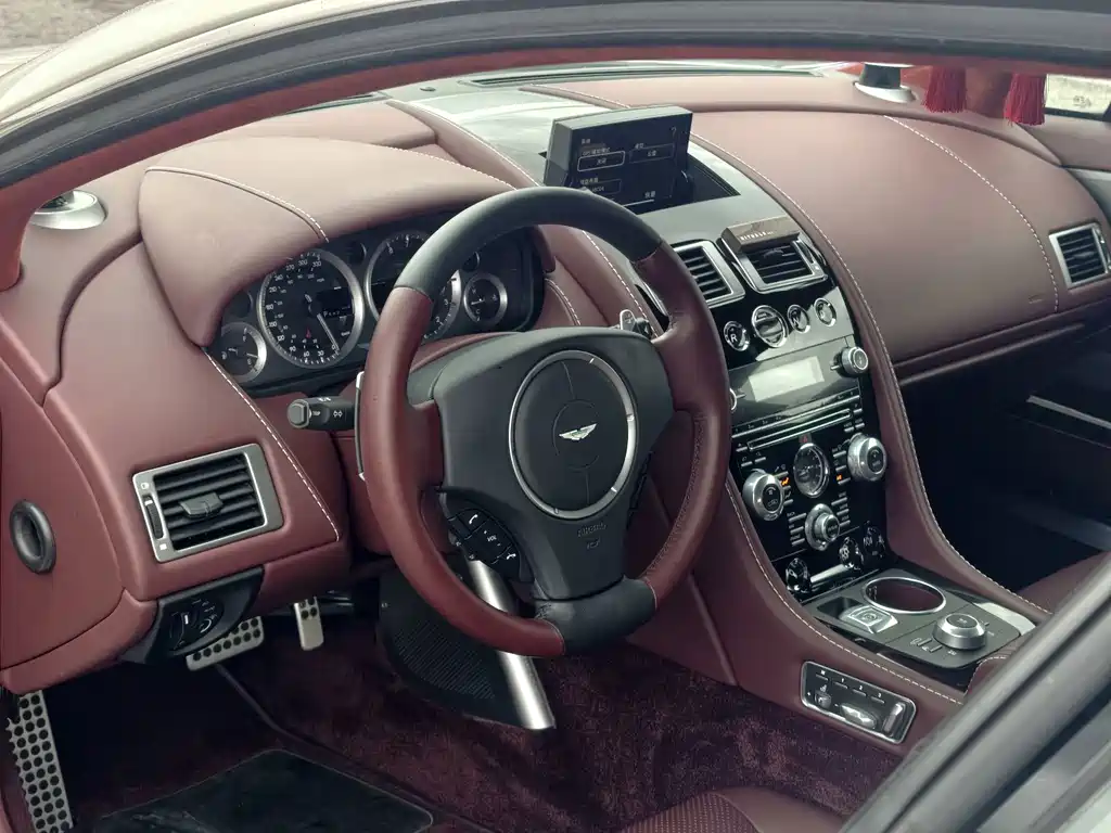 Aston Martin Rapide 2014 — фото 9