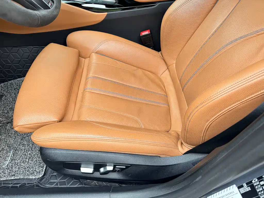 BMW 5 Series 2019 — фото 15