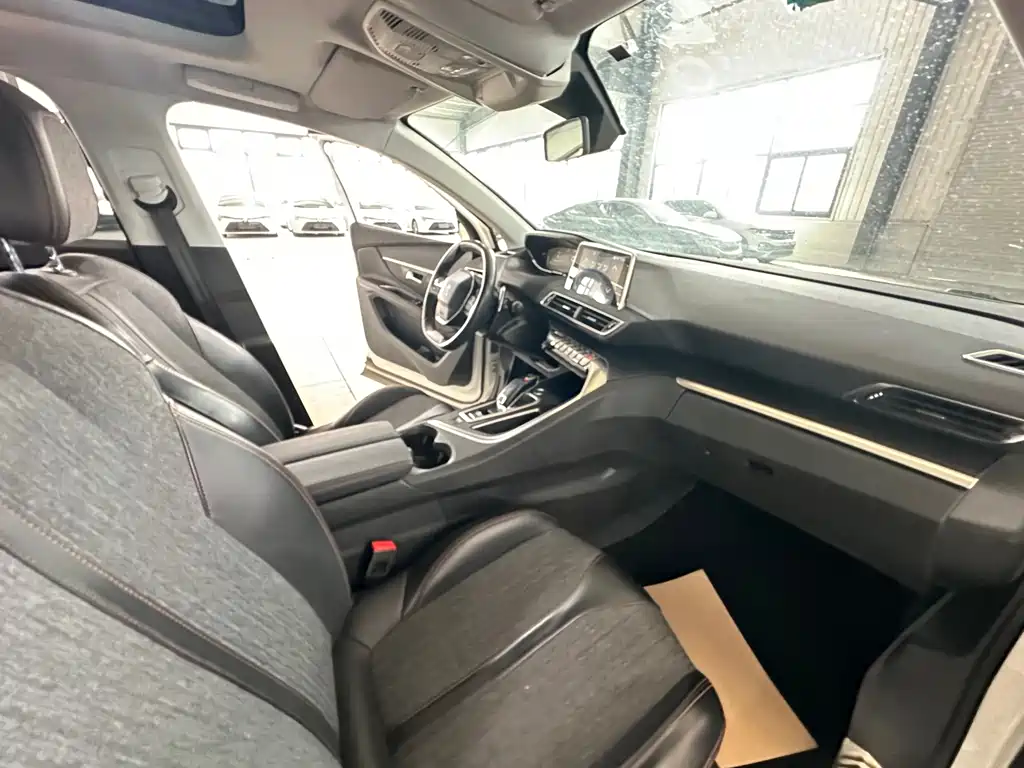 Peugeot 5008 2017 — фото 16