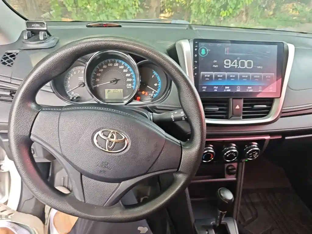Toyota Yaris L 2018 — фото 11