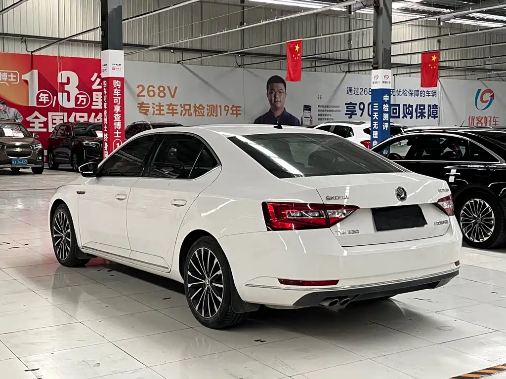 Skoda Superb 2017 — фото 14