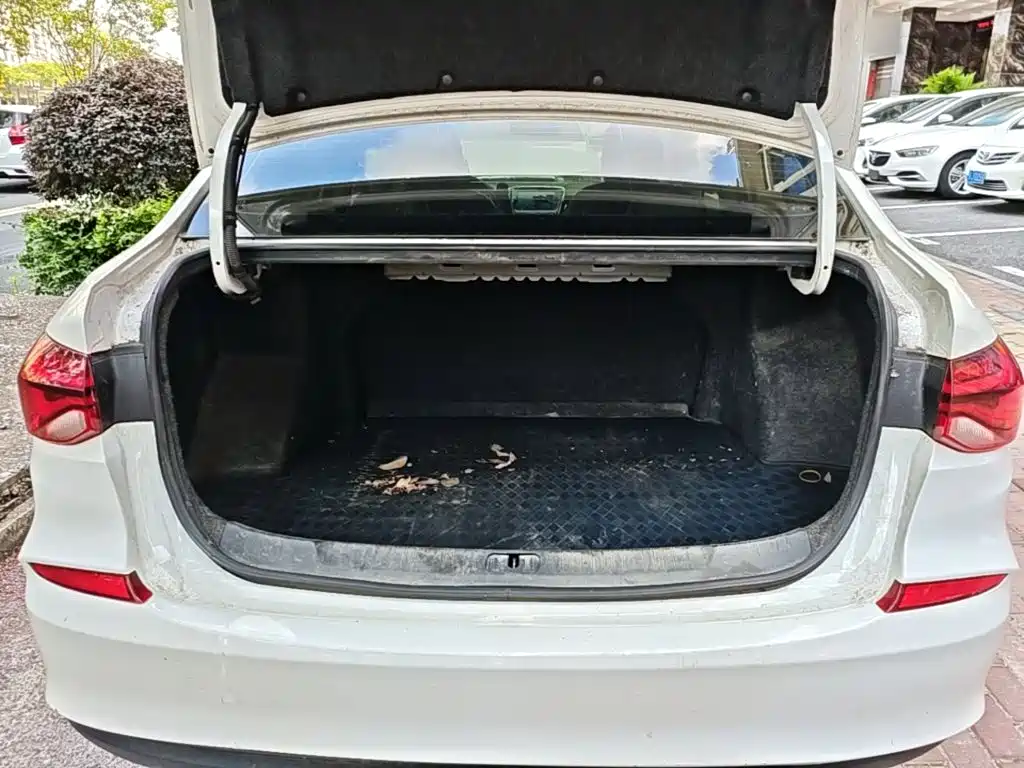 Chevrolet Monza 2020 — фото 19
