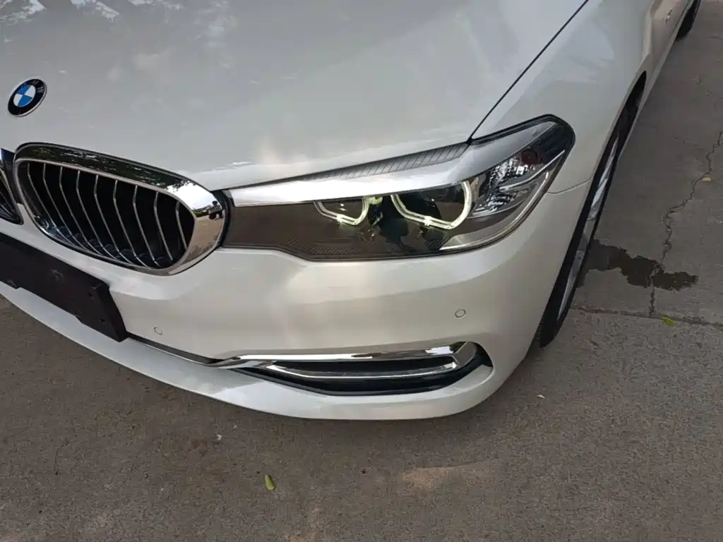 BMW 5 Series 2017 — фото 24