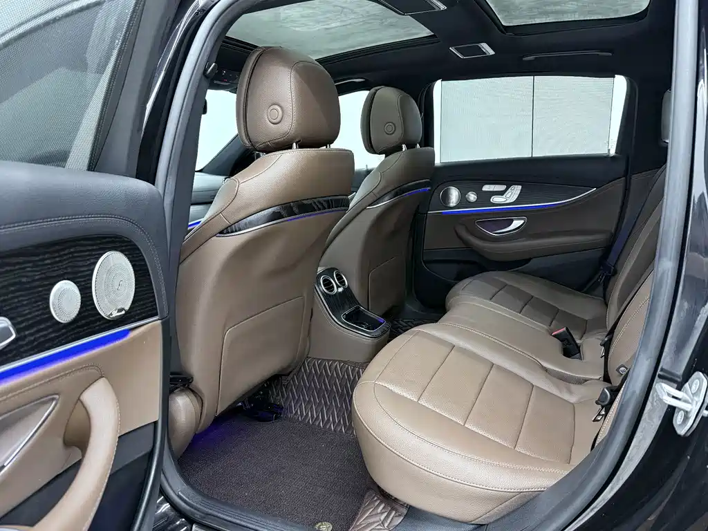 Mercedes-Benz E-Class 2022 — фото 10
