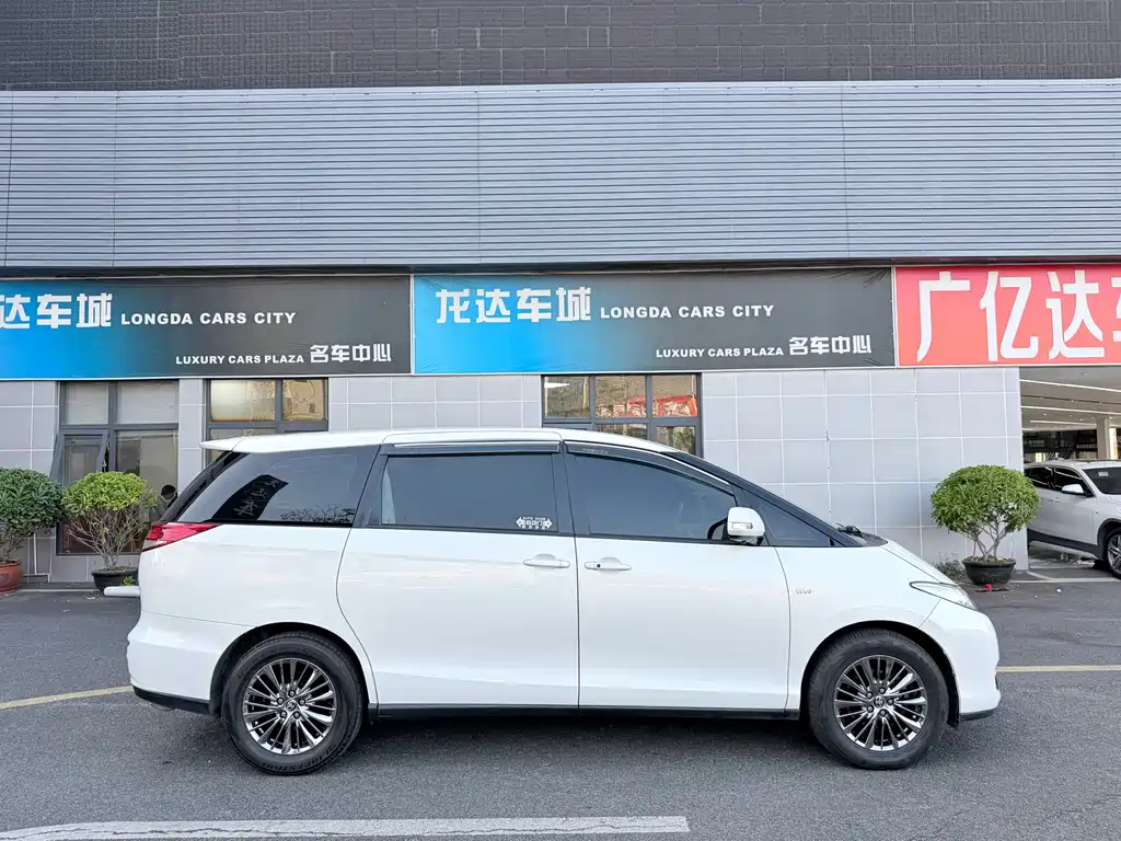 Toyota Previa 2015 — фото 11
