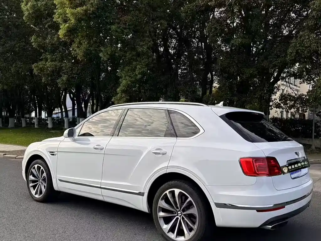 Bentley Bentayga 2017 — фото 6