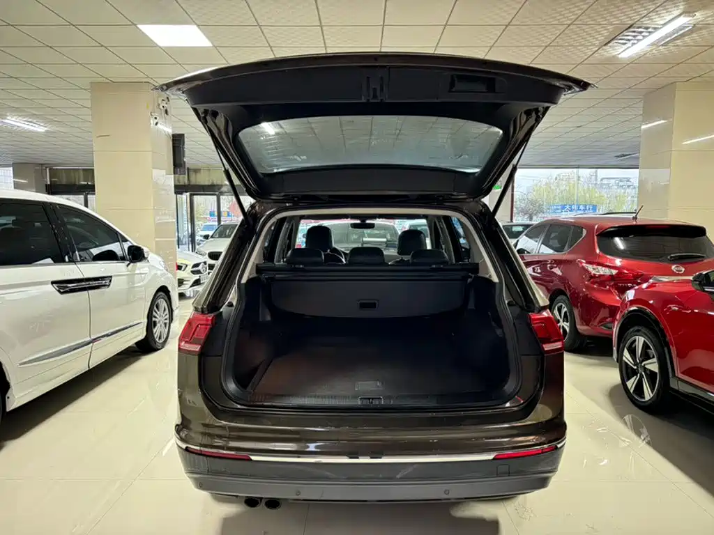 Volkswagen Tiguan L 2018 — фото 17