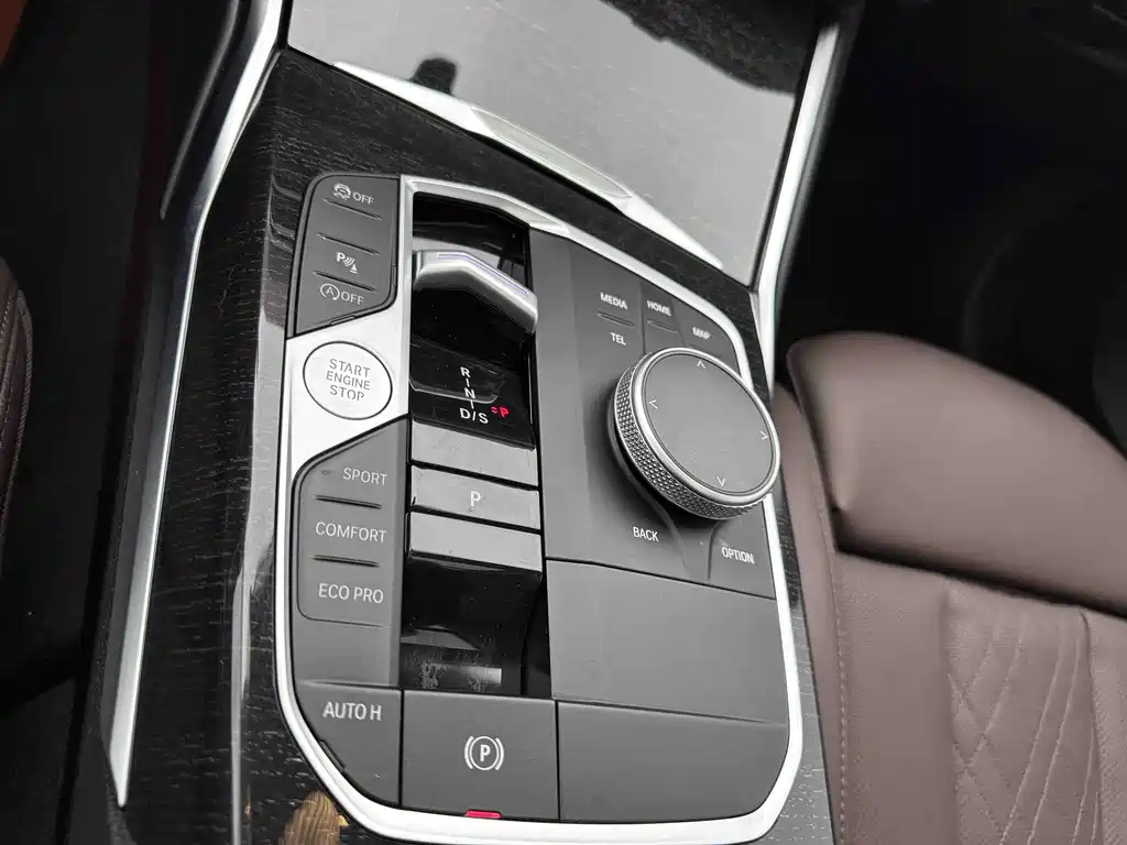 BMW 3 Series 2023 — фото 29