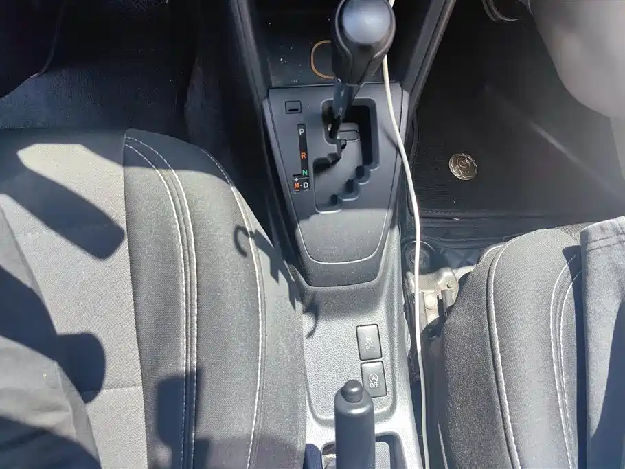 Toyota Yaris L 2017 — фото 16