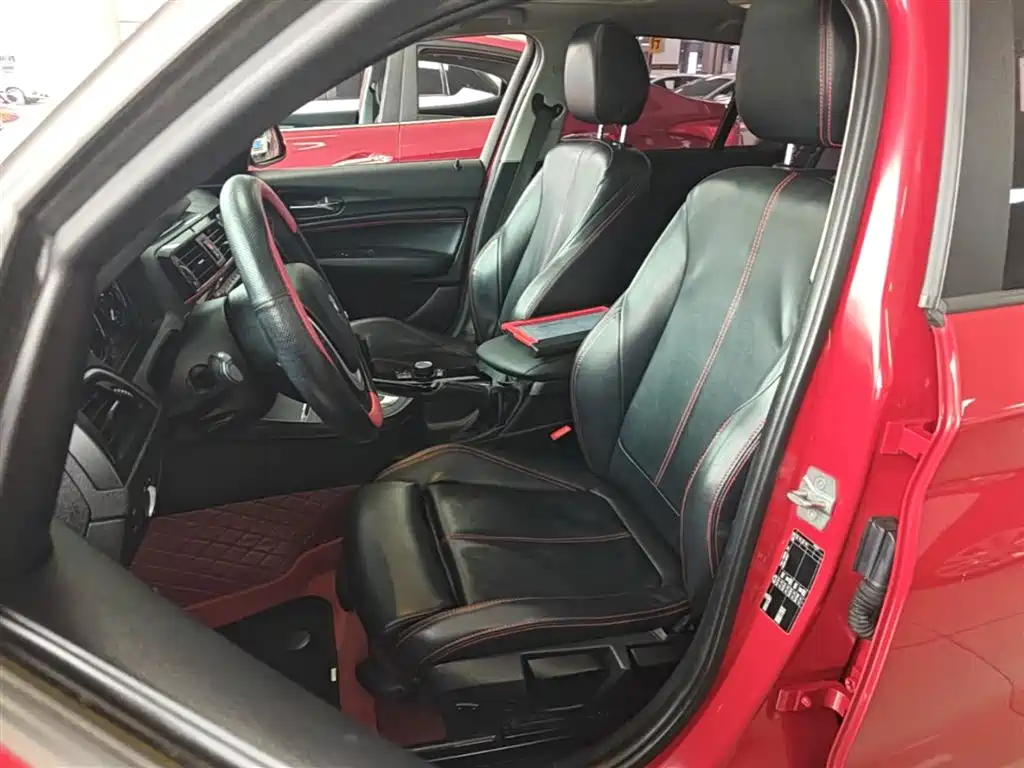 BMW 1 Series 2018 — фото 15