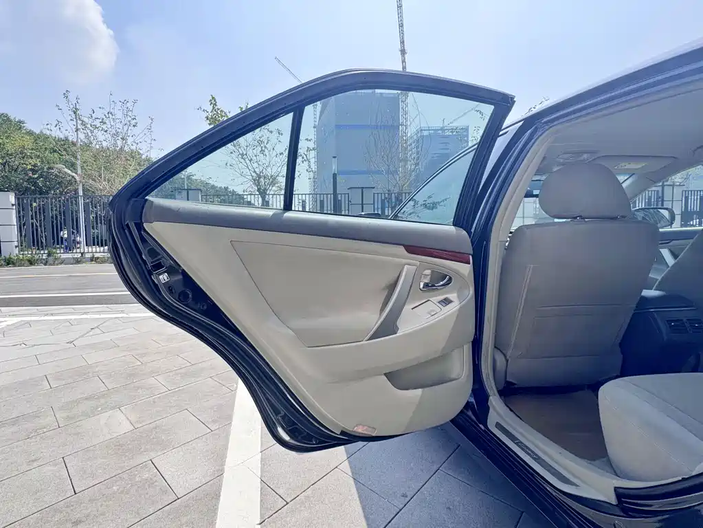 Toyota Camry 2014 — фото 25